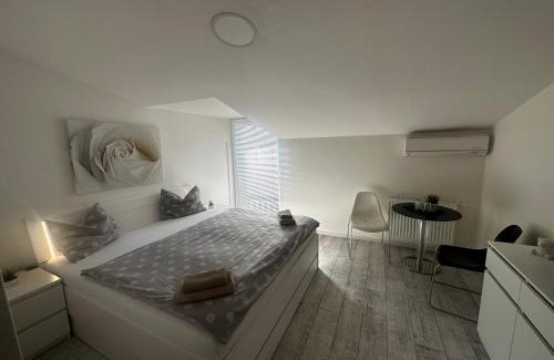Handlova House | Penzión-Hutira Relax club