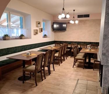 Kobyli House | Penzion a Pizzerie Na Záložně