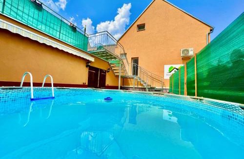 Zajeci House | Penzion bazén víno sklep U Palečků