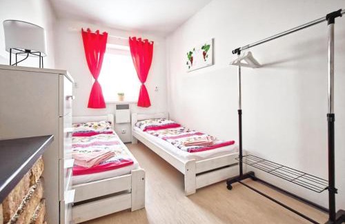 Zajeci House | Penzion bazén víno sklep U Palečků