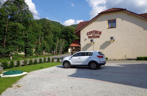 Sklene Teplice House | Penzion Centrum