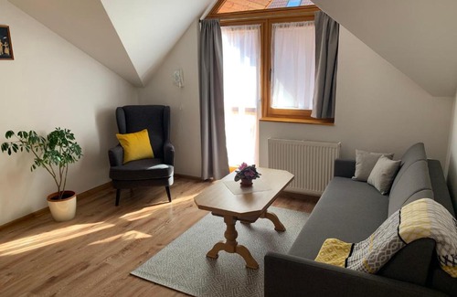 Sklene Teplice House | Penzion Centrum