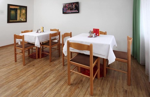 Otrokovice House | Penzion Morava
