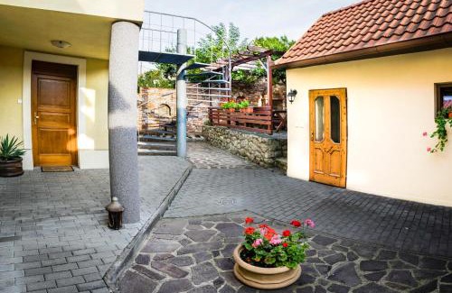 Valtice House | Penzion Moravský sommeliér