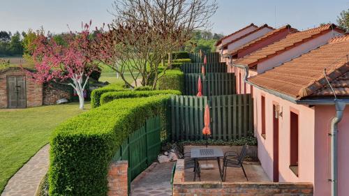 Hlohovec Apartment | Penzion Na Lednické