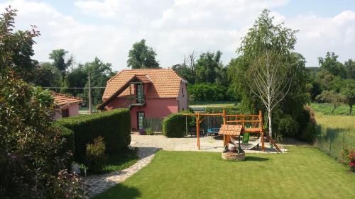 Hlohovec Apartment | Penzion Na Lednické
