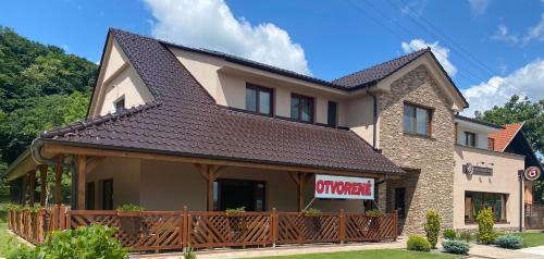 Trencianske Bohuslavice House | Penzion pod Tureckom