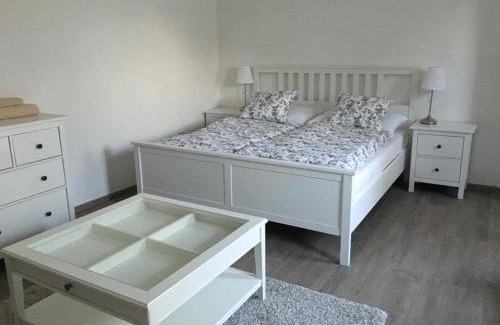 Jaromerice nad Rokytnou Apartment | Penzion U Zamku