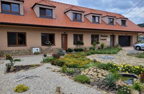 Kuzelov House | Penzion U Kostela