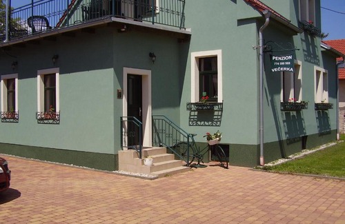 Lednice House | Penzion Večerka