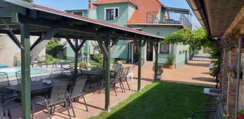 Lednice House | Penzion Večerka