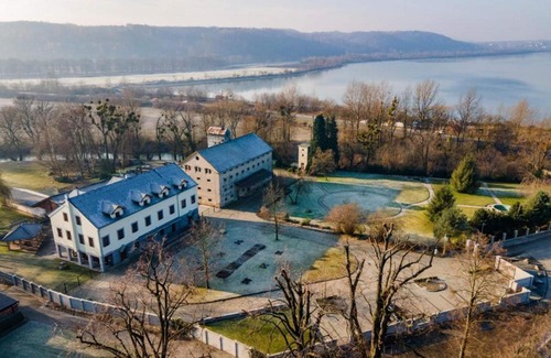 Hlucin House | Penzion Velký mlýn