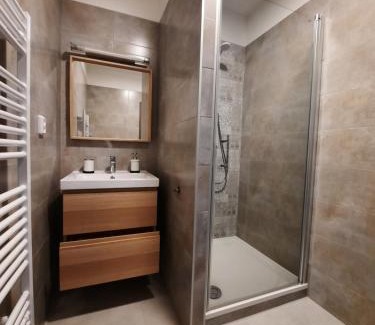 Zlata Koruna House | Penzion Zahrada nad řekou, restaurace a kavárna - PARKOVÁNÍ GRÁTIS