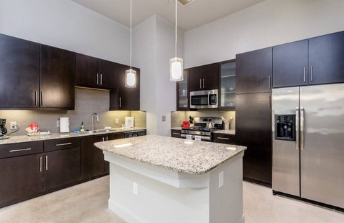 The Galleria Apartment | Peony At Millennium - Elegant 2 BDR in Houston