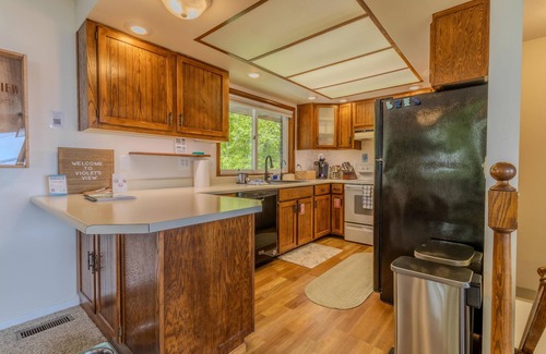 Suttons Bay House | People Welcome, Dogs and Cats Preferred
