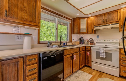 Suttons Bay House | People Welcome, Dogs and Cats Preferred