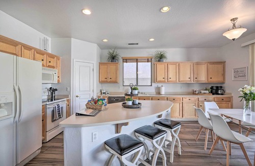 Twin Palms House | Peoria Escape ~ 8 Mi to State Farm Stadium