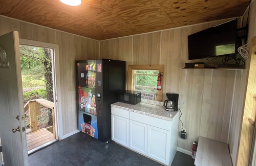 Cardin Cabin | Peoria Hills Cabin.