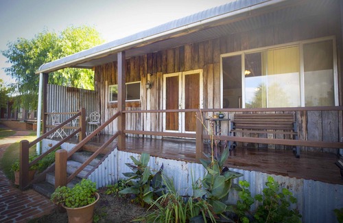 Broke Cottage | Peppercorn Cabin - Cosy cabin just for 2, with fireplace and close to popular wedding venues