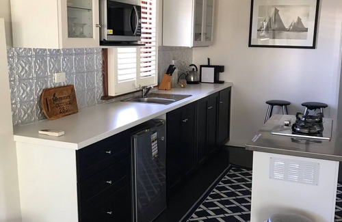 Wongarbon Cottage | Peppercorn Cottage 2831 contemporary heritage located in a village of Dubbo