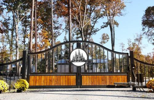 Dover House | Peppers Place (In The Pines at KY Lake) 131 Pine Grove Lane, Dover, TN 37058