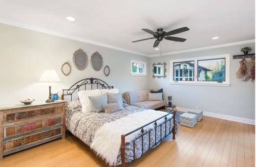 Cowan Heights House | Peppertree Canyon: 6BD 5.5BA Luxe Urban Winery