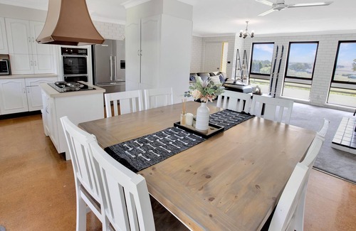 Hillside House | Peppertree Hill is the perfect country getaway or family retreat