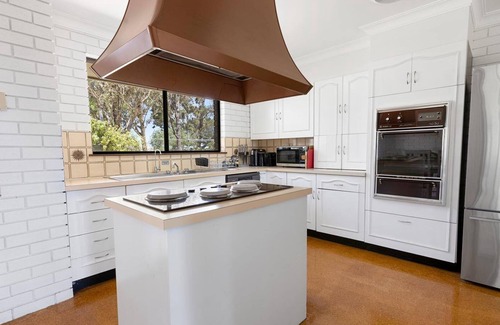Hillside House | Peppertree Hill is the perfect country getaway or family retreat