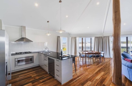 Peppermint Grove Beach House | Peppy Harmony House Coastal Calm on Geographe Bay