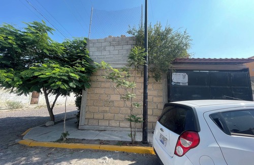 San Juan del Rio House | Pequeña Casa, Cerca de Carretera México Querétaro