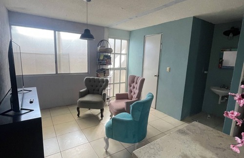 San Juan del Rio House | Pequeña Casa, Cerca de Carretera México Querétaro