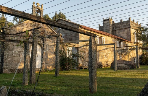 Meis House | Pequeño Pazo Gallego del Siglo Xviii con Piscina