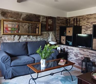 Penafiel House | Pequena Casa rústica com piscina