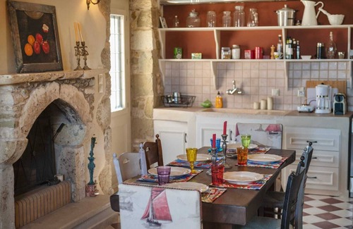Sitia House | Pera Chorio - Dion: Artist's stone house with countryside views