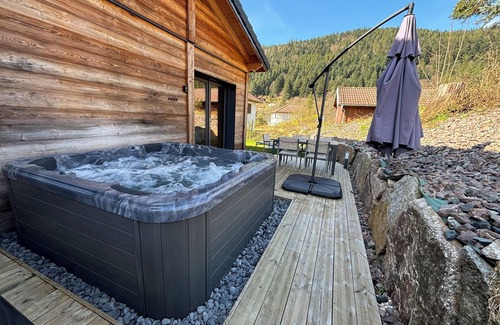 Rochesson Ski Chalet | Perce-Neige 5p : Charming chalet in a quiet location, private spa