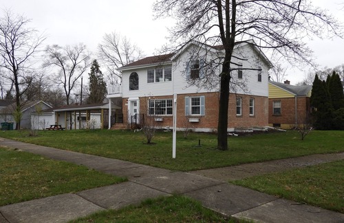 Lombard House | "Perception" . 6BR/Sleeps 18 Game On