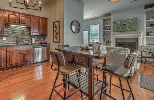 Blue Ridge Condo | Perch 1 - Small Town Charm | Downtown Condo | Walk to Shops