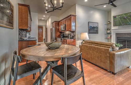 Blue Ridge Condo | Perch 2 - Downtown Condo | Walk to Dining and Shops | Luxury and Modern