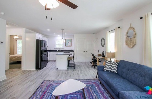 Pooler House | Perch*Cozy, Quiet Home Close to SAV, I-95 + Pets