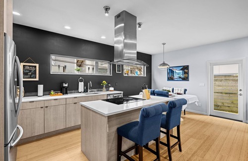 Fremont House | Perch - Indo Haven: Home w/rooftop view of the water/city/Mt.Rainier