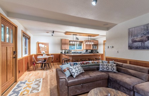 Paradise Estates Cabin | Perch - Juniper Cabin: Cozy A-Frame cabin w/hot tub