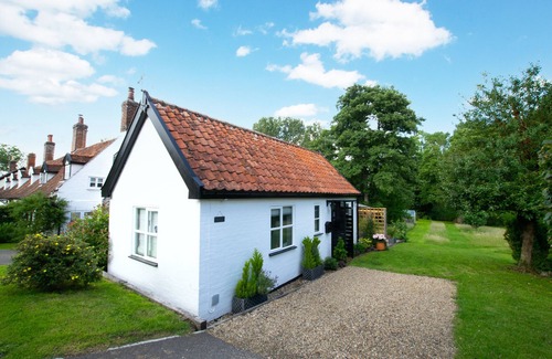 Woodbridge House | Perch Place - One Bedroom House, Sleeps 2