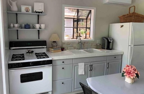 Hiawassee Apartment | Perch yourself at Robin’s Nest & enjoy spectacular views in a beautiful setting