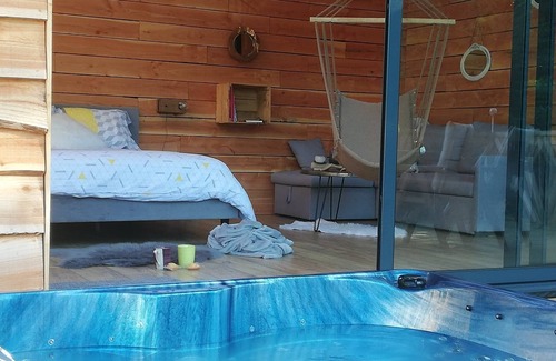 La Roche-Maurice Cabin | Perched cabin with Jacuzzi terrace in La Roche Maurice Domaine Rêves Etoilés