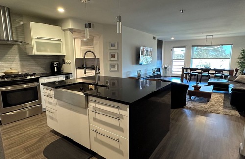 Park West Condo | Perched on a serene hillside, enjoy spectacular views of the San Diego Bay