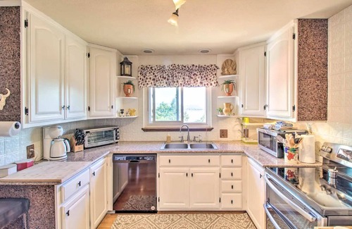 Kelseyville House | Perched on the hill overlooking clear lake