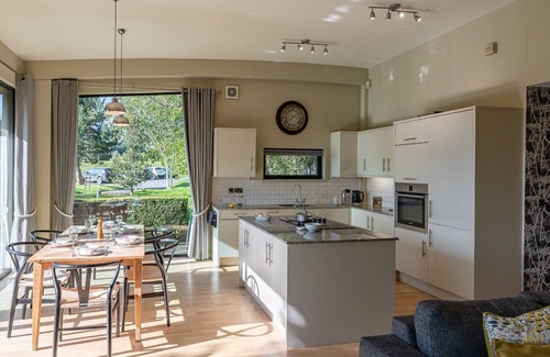 Richmond Cottage | Percy - a lodge that sleeps 6 guests in 3 bedrooms