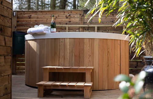 Richmond Cottage | Percy - a lodge that sleeps 6 guests in 3 bedrooms