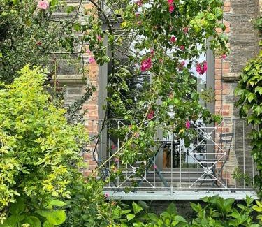 Lostwithiel House | Peregrine hall