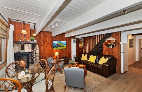 Big Bear Lake Cabin | Peregrine Pines By Destination Big Bear: Close to Bear Mountain, Golf Course and Zoo! Hot Tub!